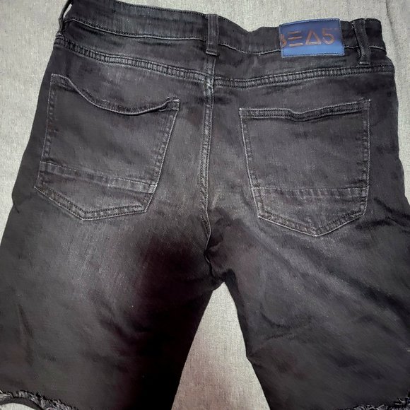 Shorts - Picture 2 of 3